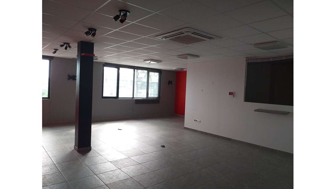 A louer local climatisé PMR 118m² à Fort-de-France