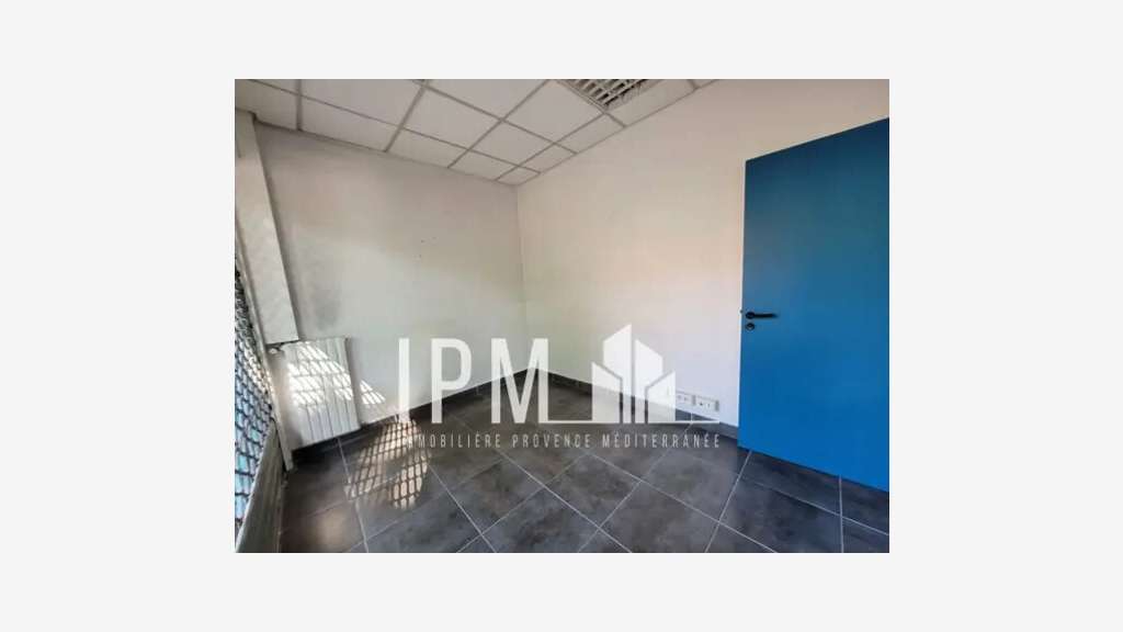 A louer local  173m² divisible à Toulon Est