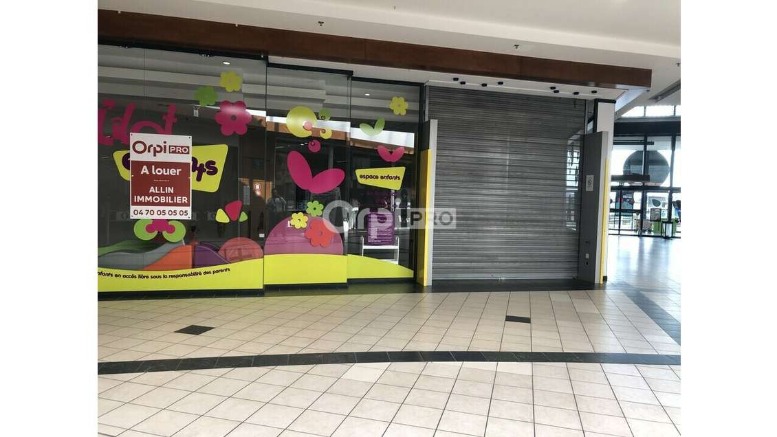 A louer local 87m² galerie marchande à Domérat
