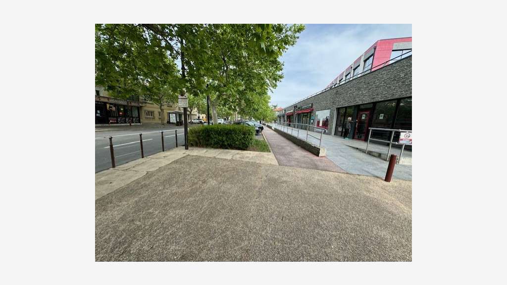 A louer local commercial 200m² empl N°1 Draguignan