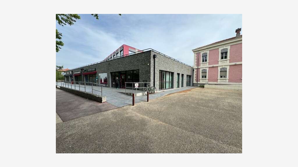 A louer local commercial 200m² empl N°1 Draguignan