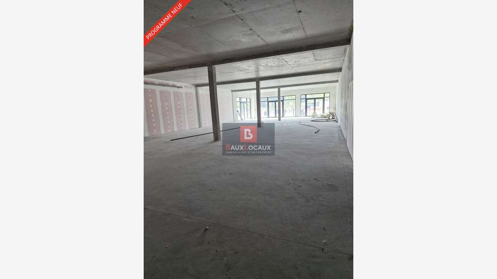 A louer local commercial neuf 322m² à Éguilles