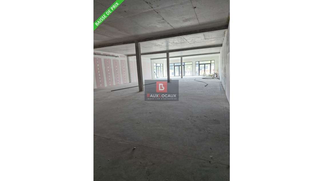 A louer local commercial neuf 322m² à Éguilles
