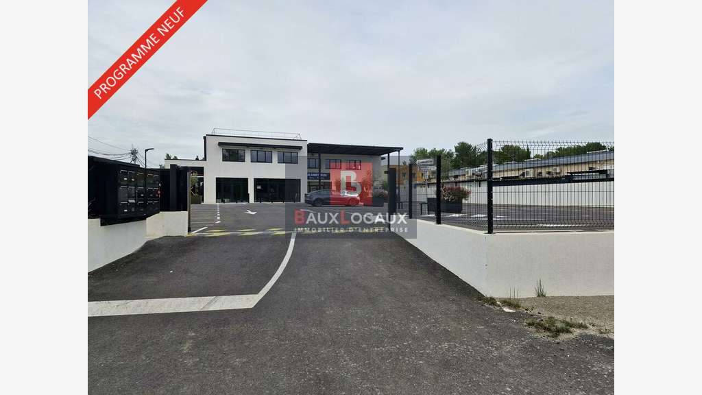 A louer local commercial neuf 322m² à Éguilles