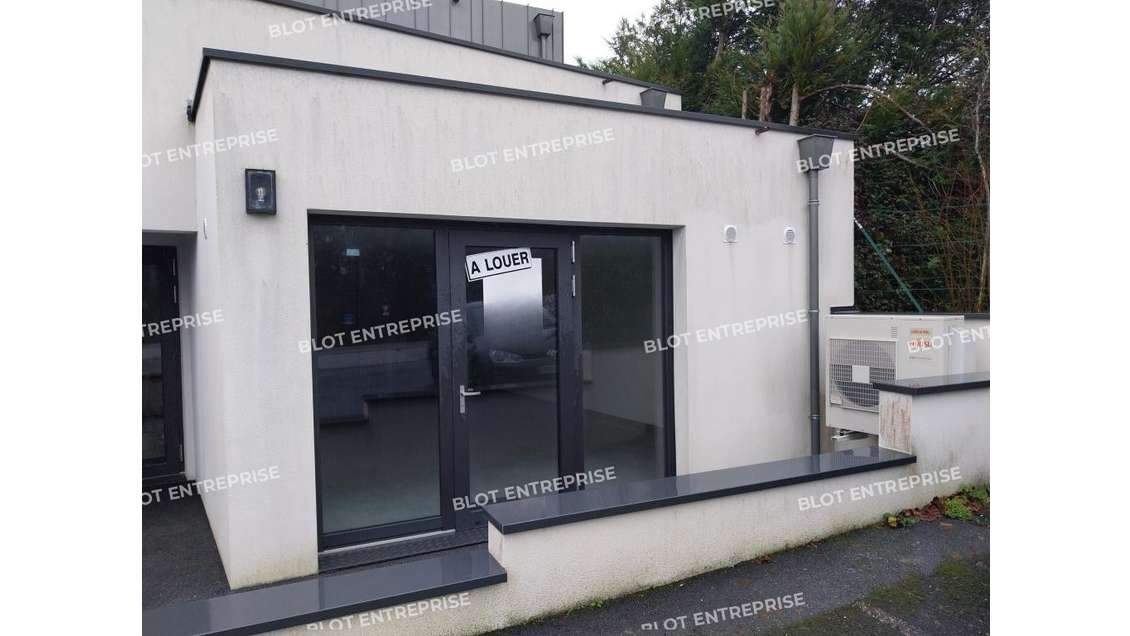 A louer local commercial 60m² Ergué-Gabéric RN165