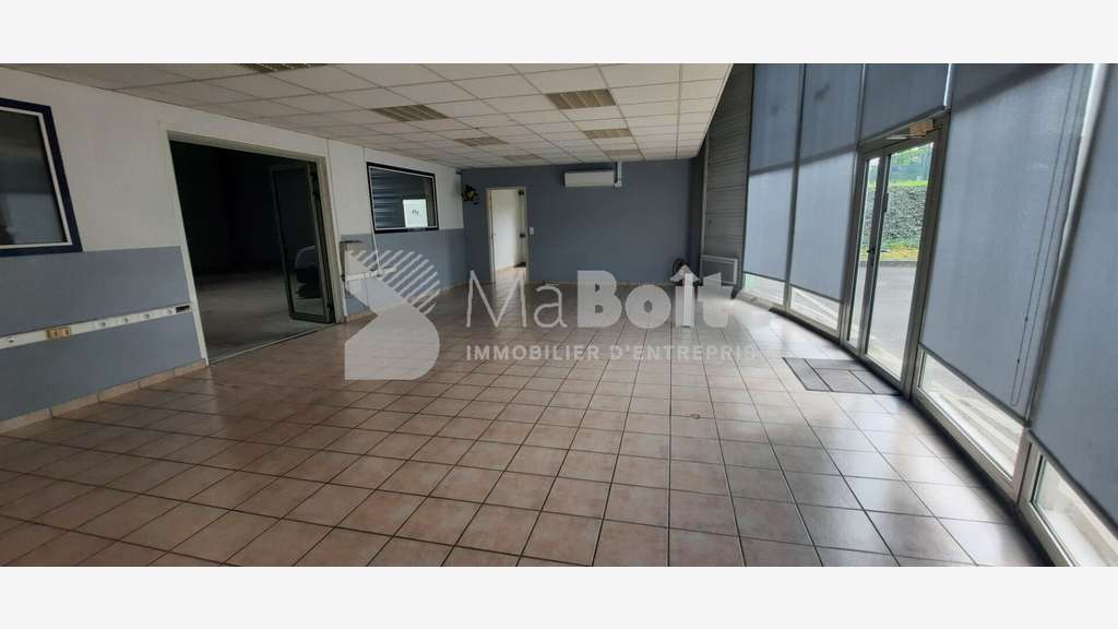 A louer local commercial Boen zone de champ Bayard
