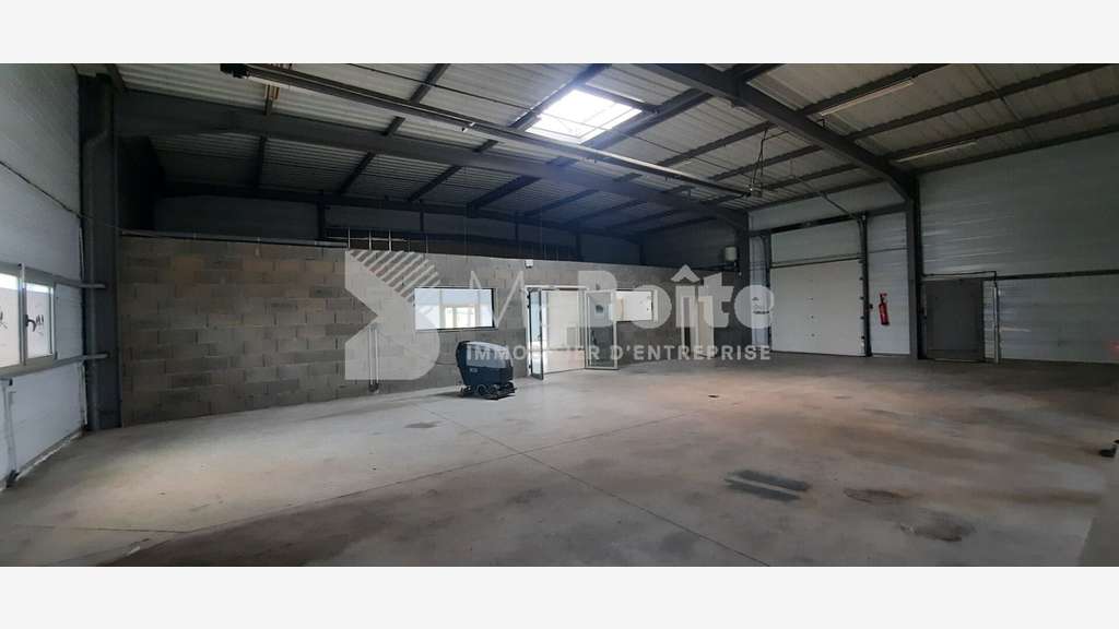 A louer local commercial Boen zone de champ Bayard