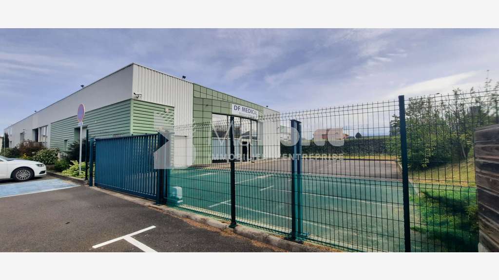 A louer local commercial Boen zone de champ Bayard