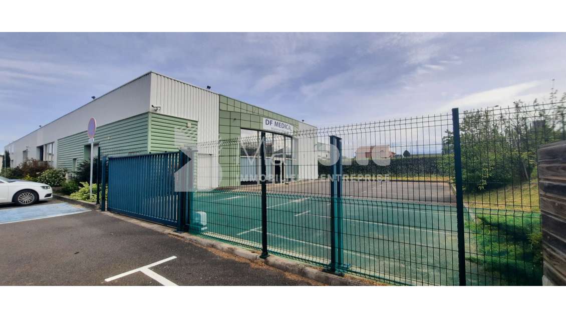 A louer local commercial Boen zone de champ Bayard