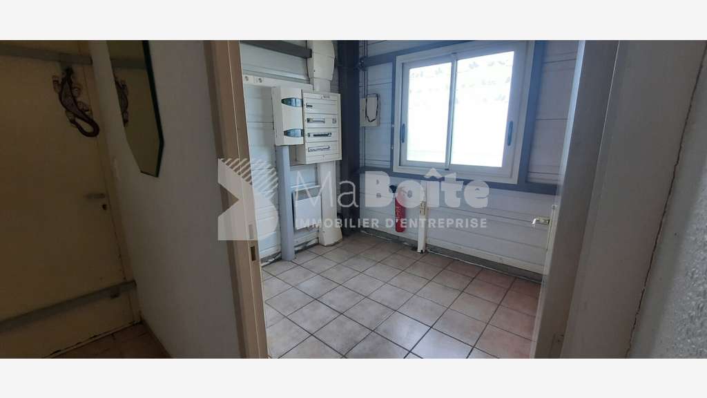 A louer local commercial Boen zone de champ Bayard