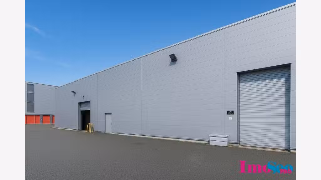 Local commercial 765m² à louer à Bordeaux Lac 