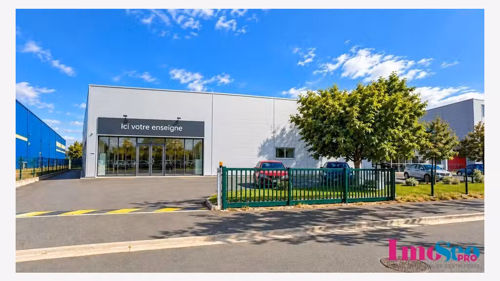 Local commercial 765m² à louer à Bordeaux Lac 