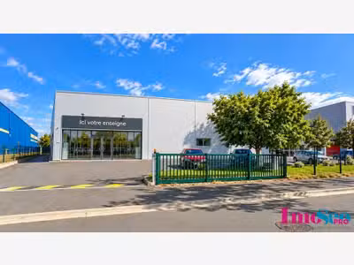 Local commercial 765m² à louer à Bordeaux Lac 