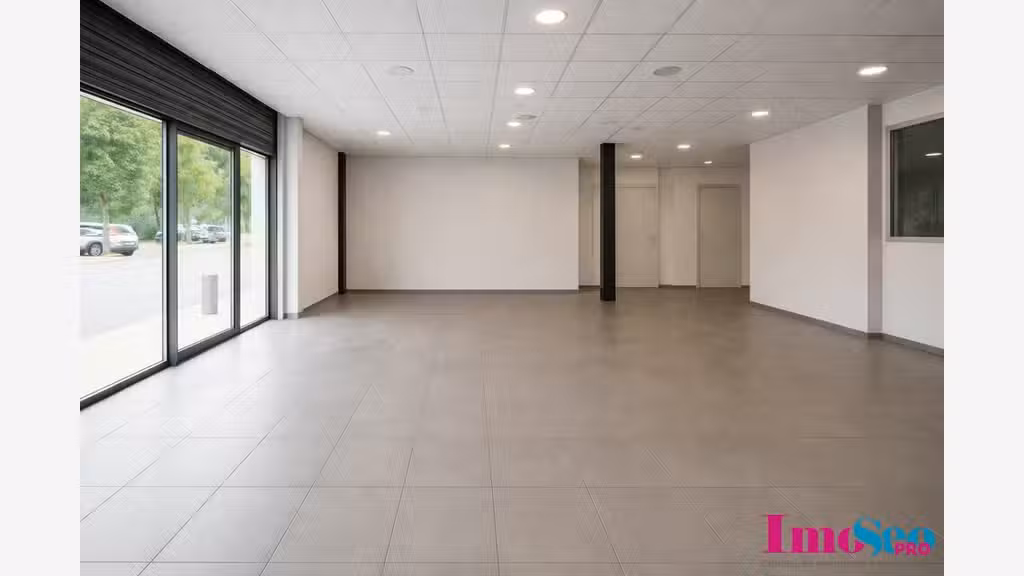 Local commercial 765m² à louer à Bordeaux Lac 