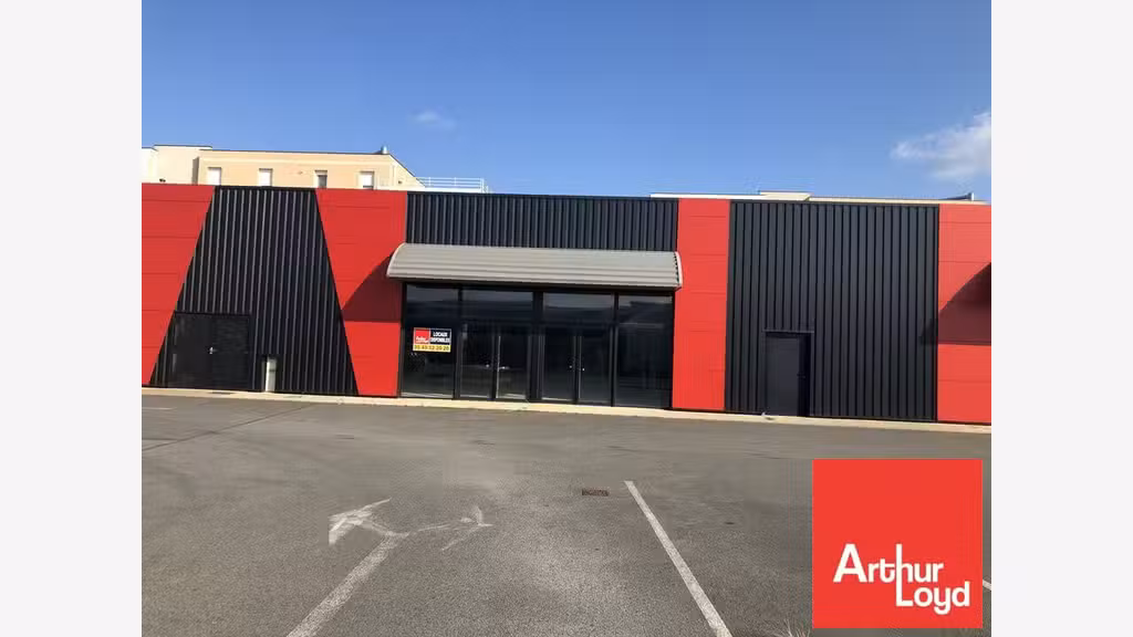 Cellule commerciale 520m² à louer à Poitiers