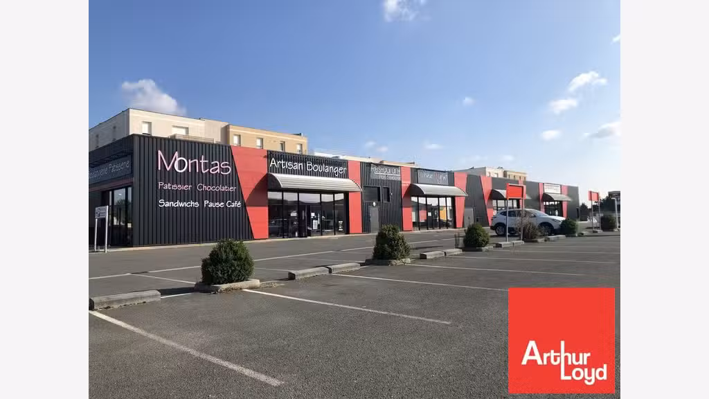 Cellule commerciale 520m² à louer à Poitiers