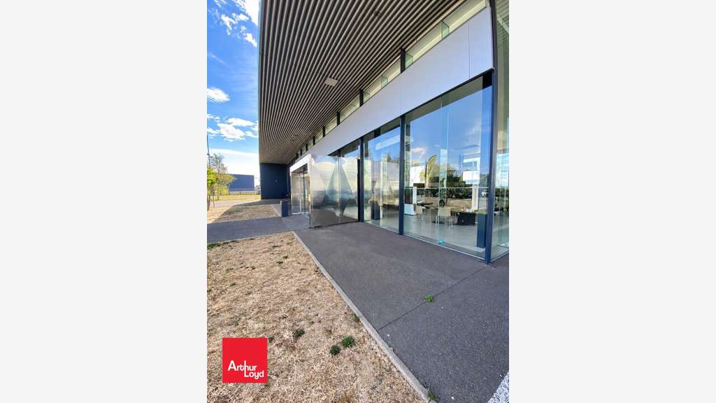 Local commercial 547m² forte visibilité à Luisant