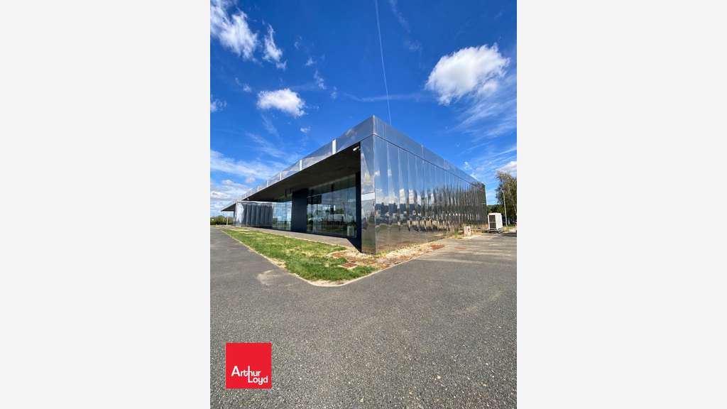 Local commercial 547m² forte visibilité à Luisant