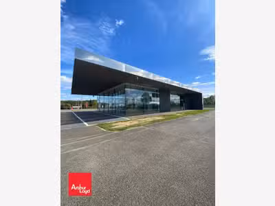 Local commercial 547m² forte visibilité à Luisant