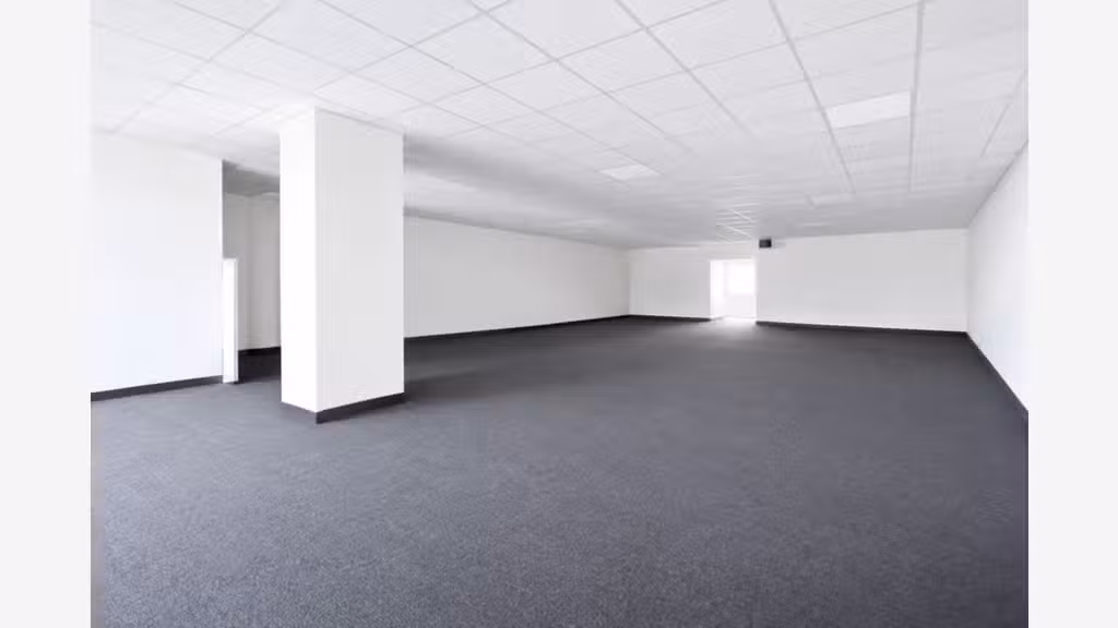 emplacement RARE !! local commercial 305m² à Feurs
