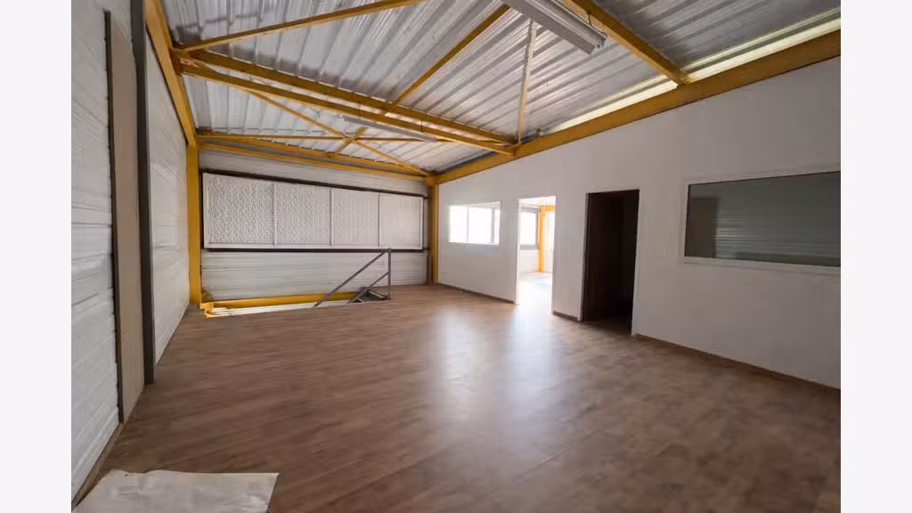 emplacement RARE !! local commercial 305m² à Feurs