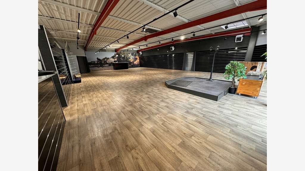 A louer local 280m² en excellent état à Feytiat