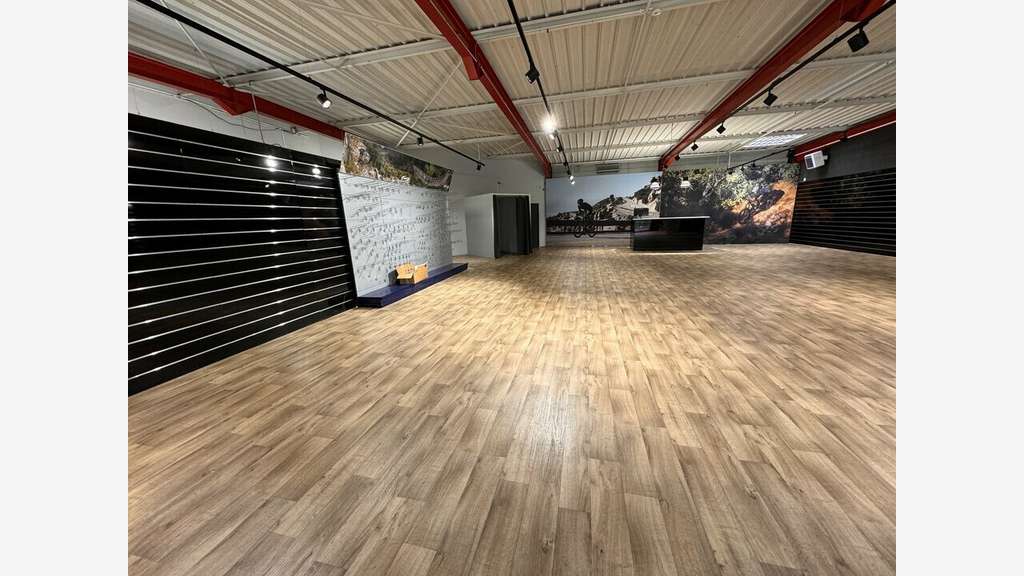 A louer local 280m² en excellent état à Feytiat