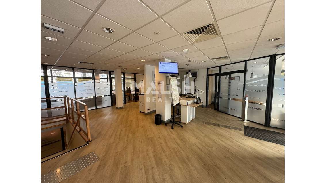 Locaux commerciaux à louer 206m² à Firminy 