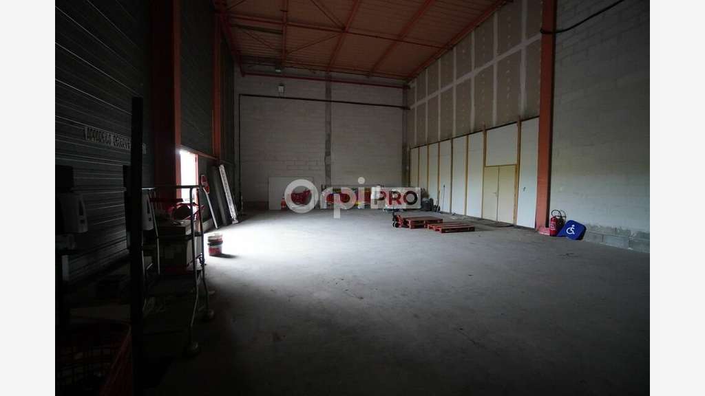 A louer local 156m² galerie marchande secteur Ahuy