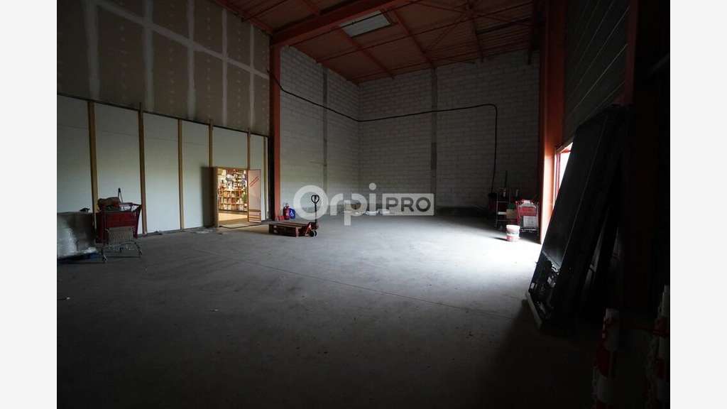 A louer local 156m² galerie marchande secteur Ahuy