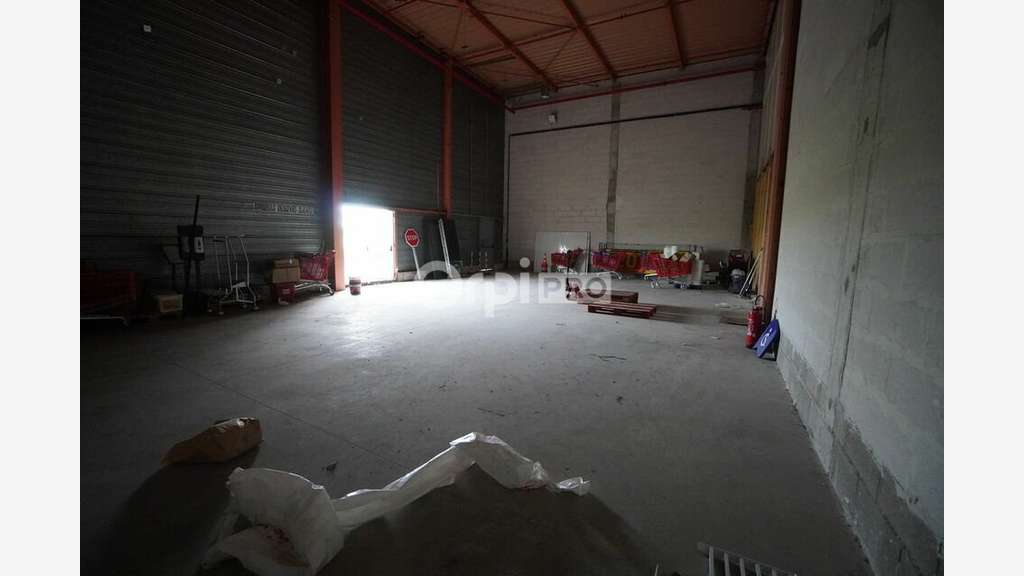 A louer local 156m² galerie marchande secteur Ahuy