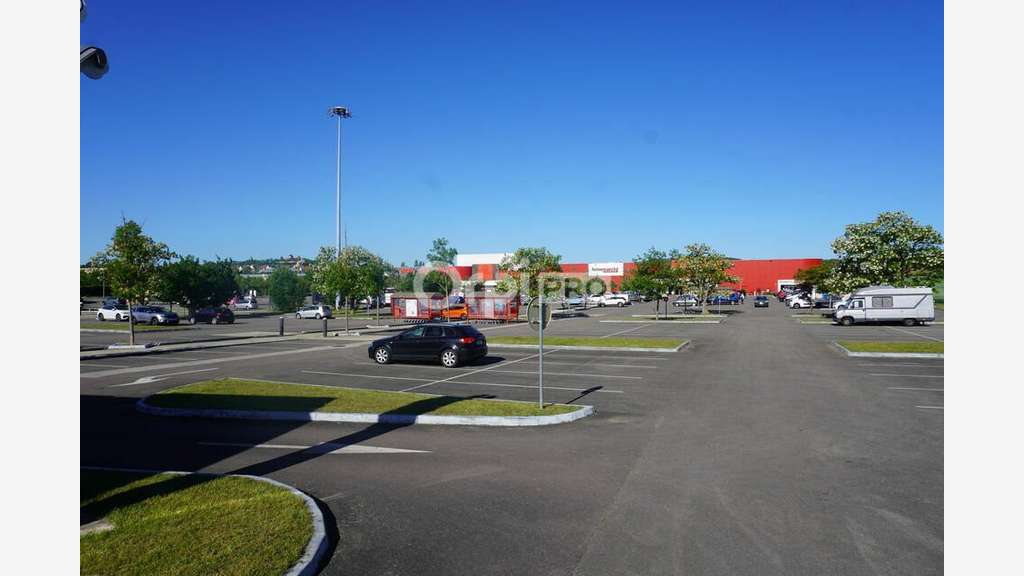 A louer local 156m² galerie marchande secteur Ahuy
