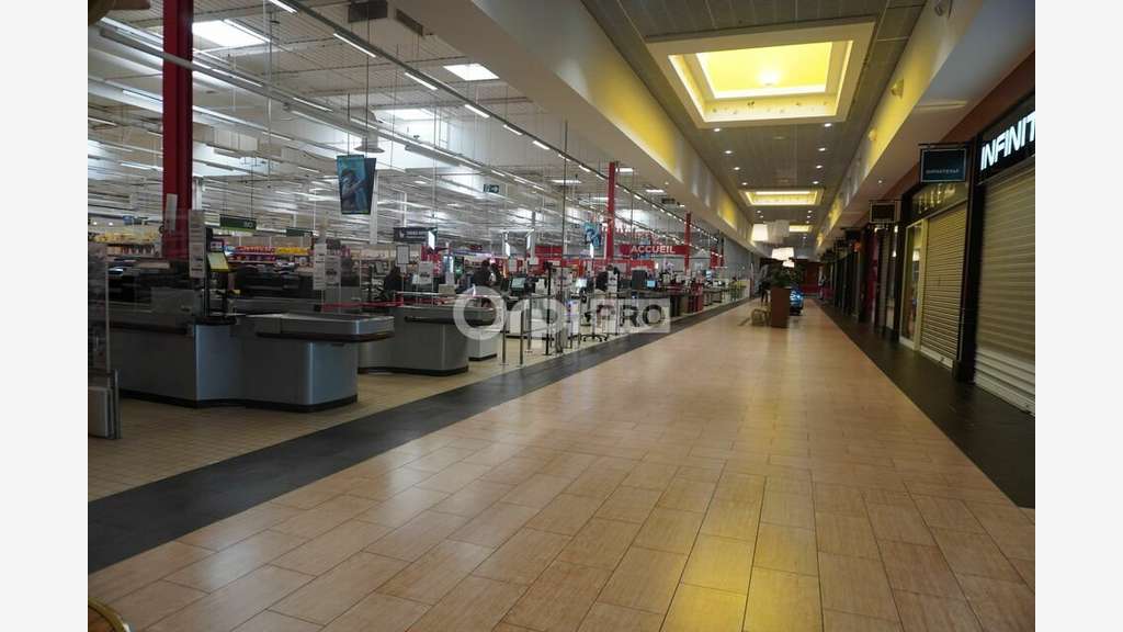 A louer local 156m² galerie marchande secteur Ahuy
