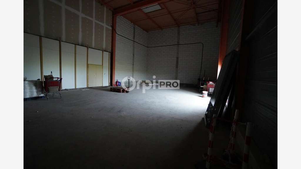 A louer local 156m² galerie marchande secteur Ahuy