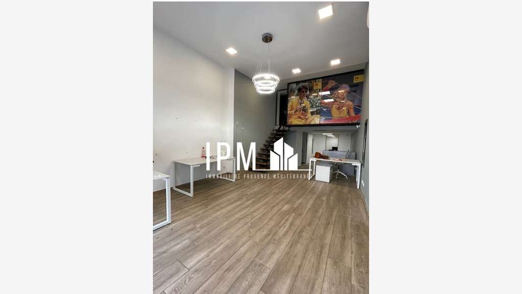 A louer local 200m² axe passant  Marseille 13006