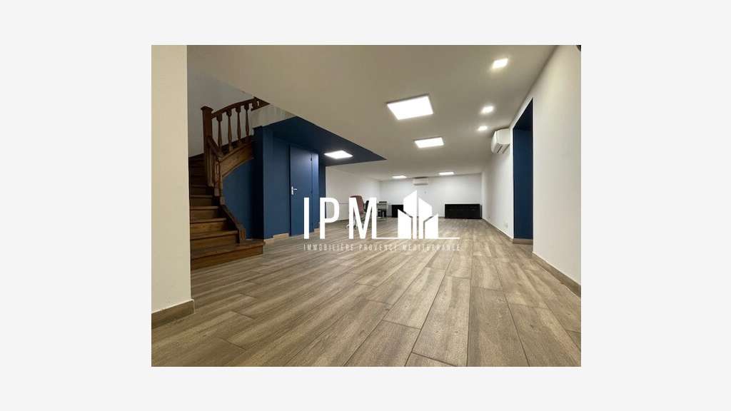 A louer local 200m² axe passant  Marseille 13006