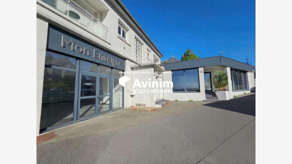 Local commercial 369m² à louer à Fougères