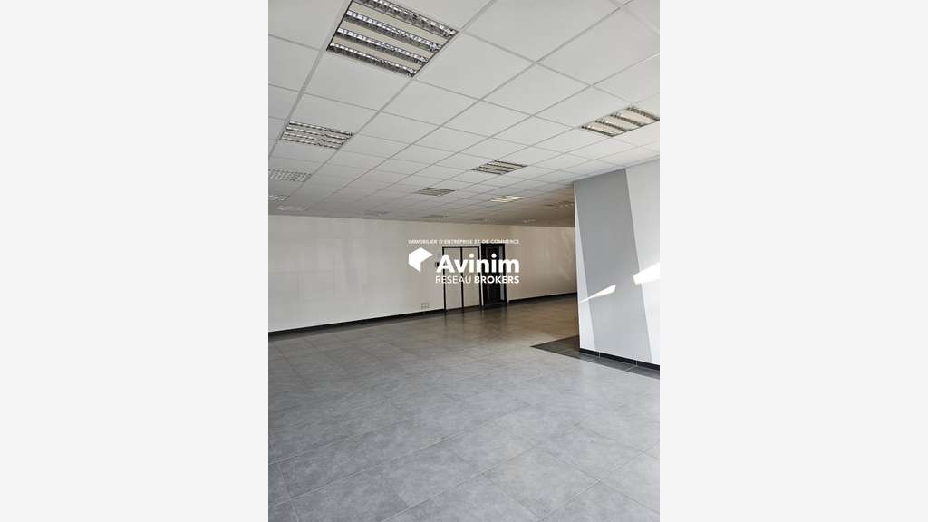 Local commercial 369m² à louer à Fougères