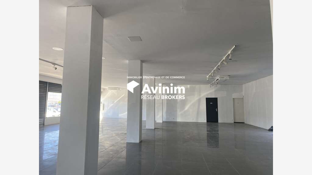 A louer local commercial 280m² ZAC La Palud Fréjus