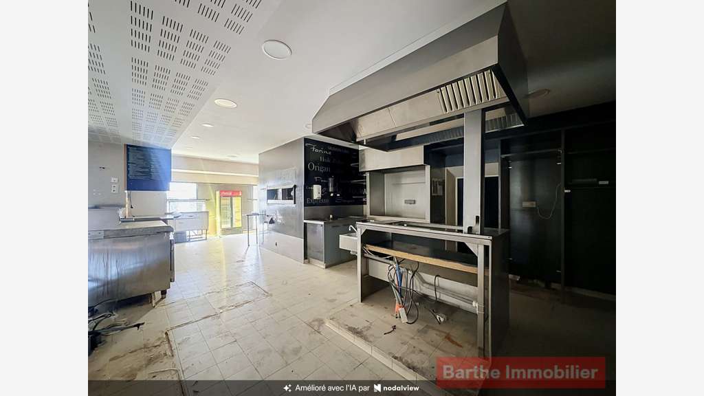 Local commercial 690m² à louer centre de Gaillac