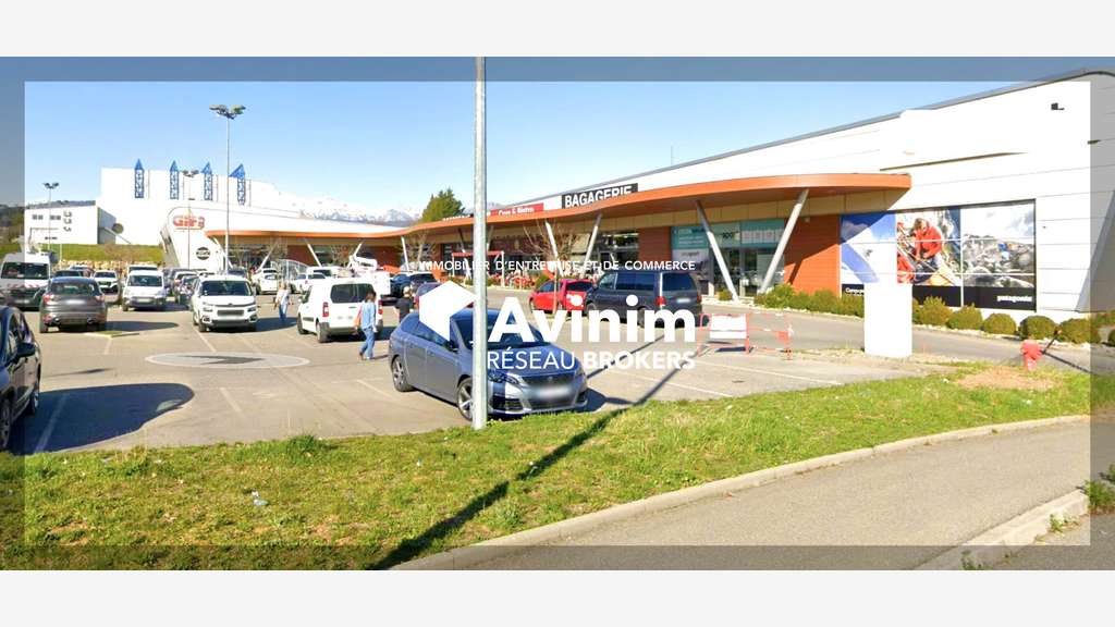 A louer local commercial 419m² retail Park à Gap