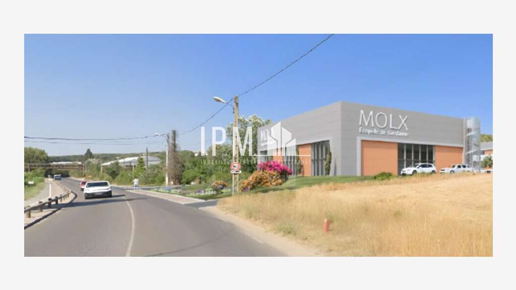 Local commercial 702m² divisible à Gardanne