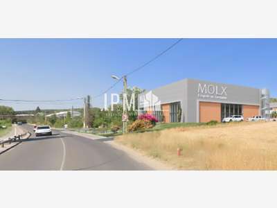 Local commercial 702m² divisible à Gardanne