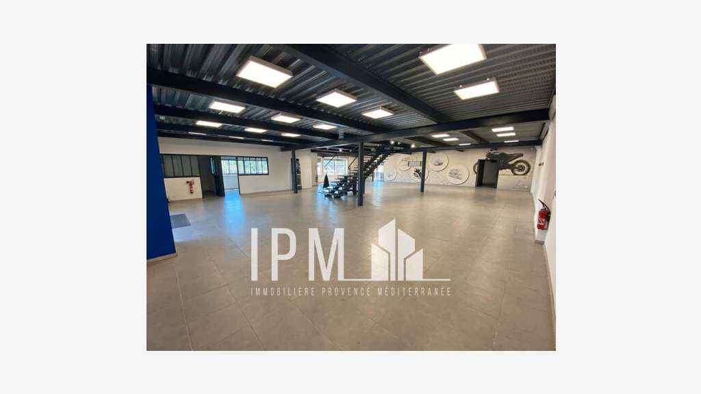A louer local commercial 694m² à Gardanne CD6