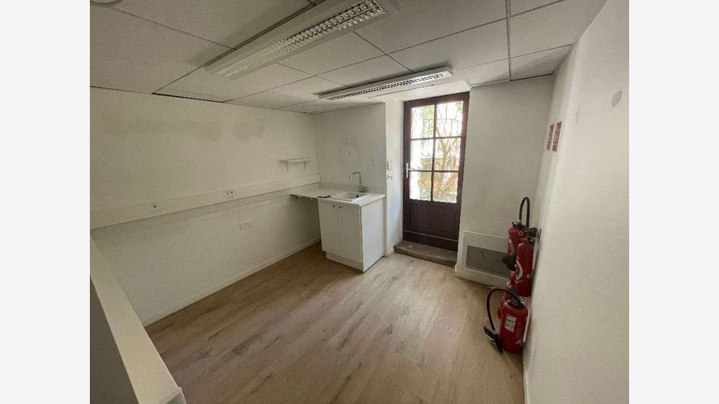 A louer local commercial 120m² Oullins Grande Rue