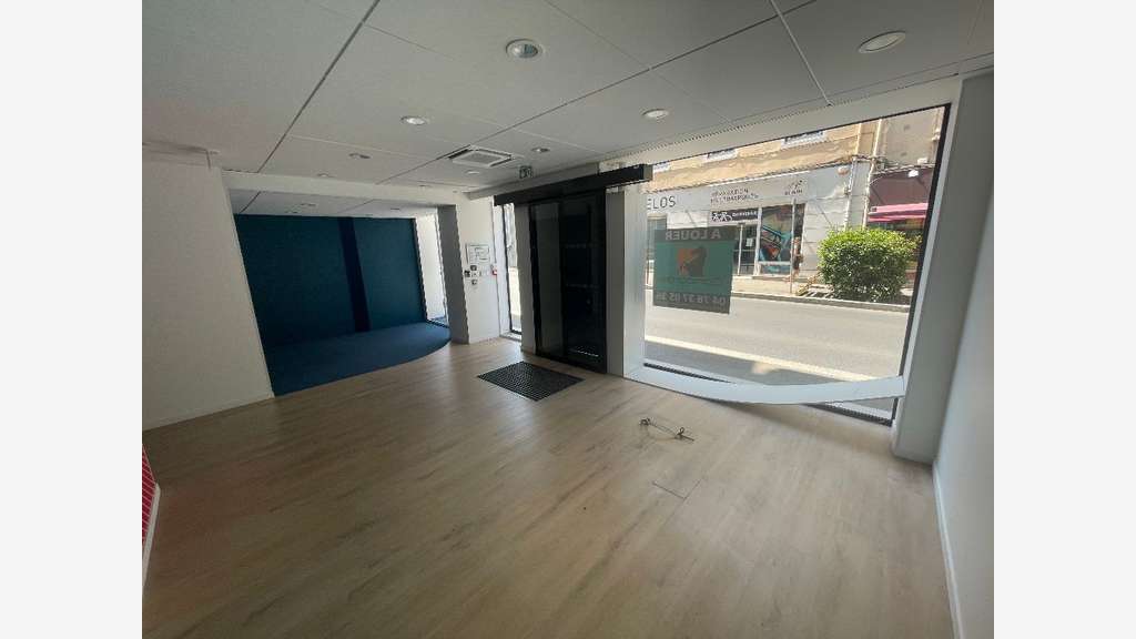A louer local commercial 120m² Oullins Grande Rue