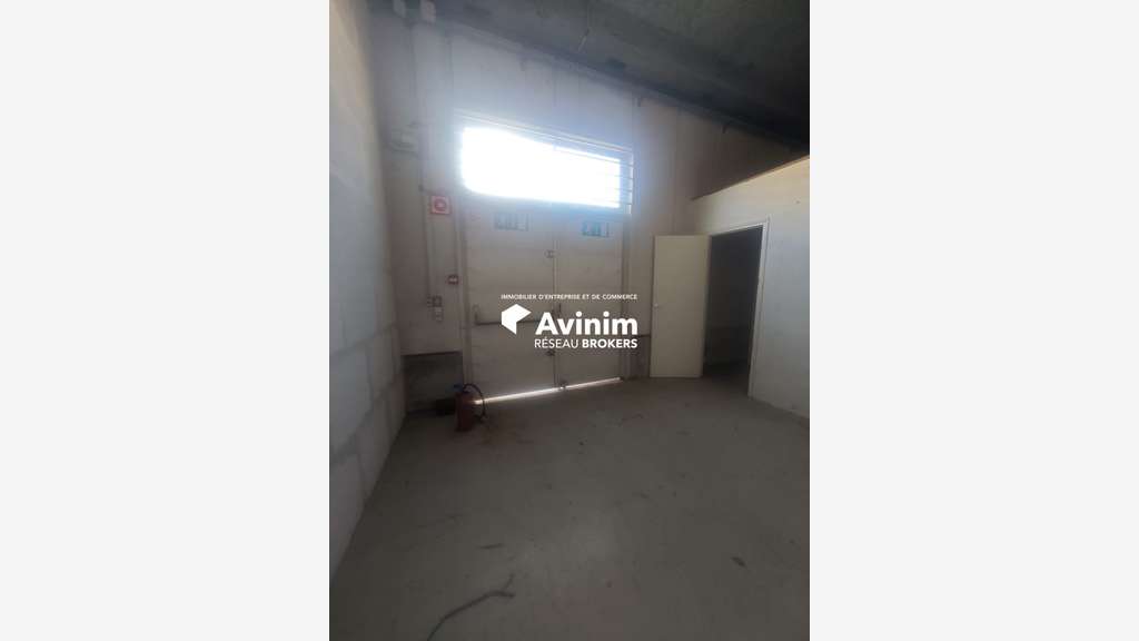 Location local commercial 912m² à Grasse