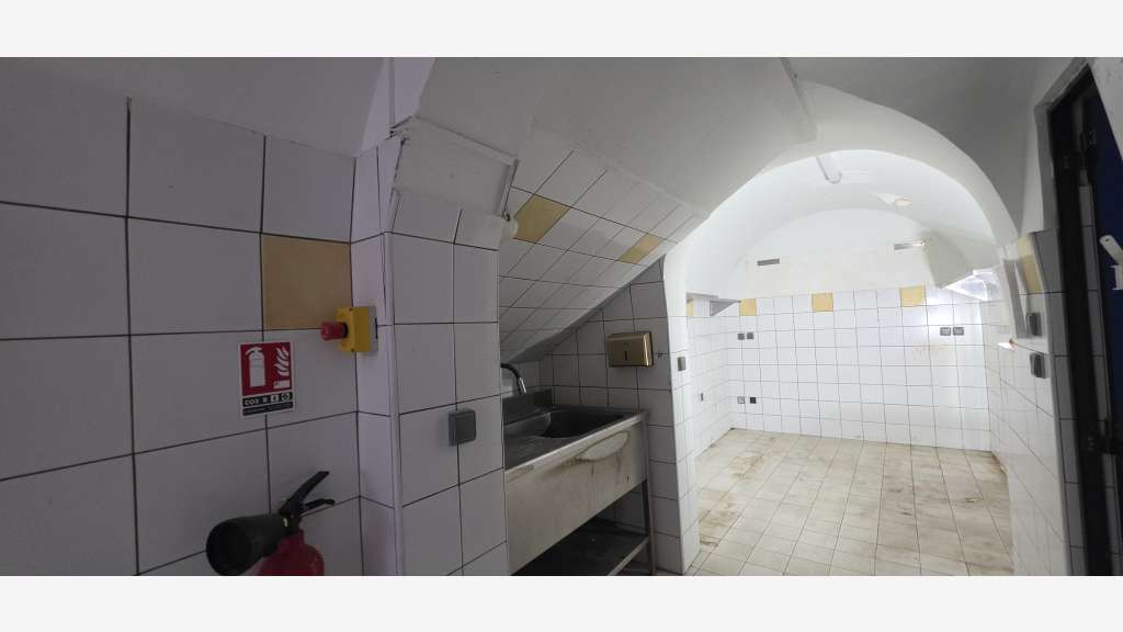 Location local 80m² + sous-sol 100m² à Grasse
