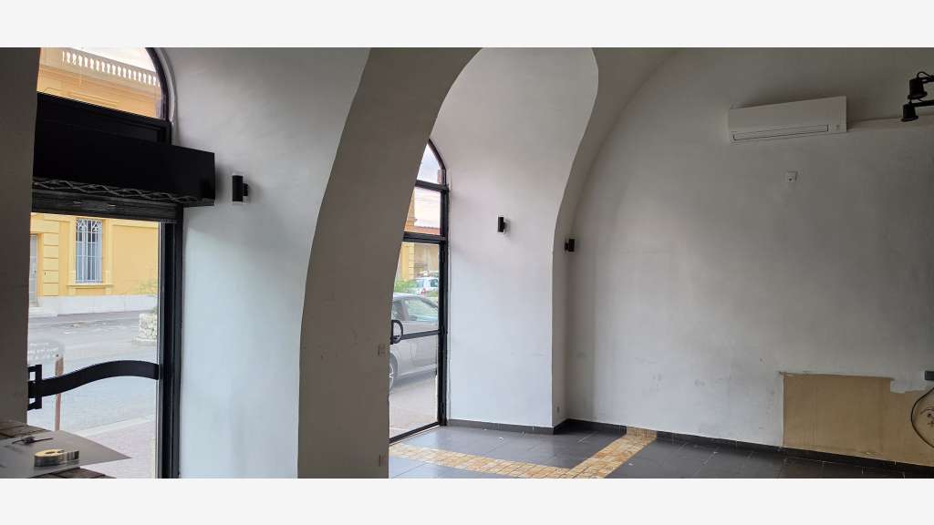 Location local 80m² + sous-sol 100m² à Grasse