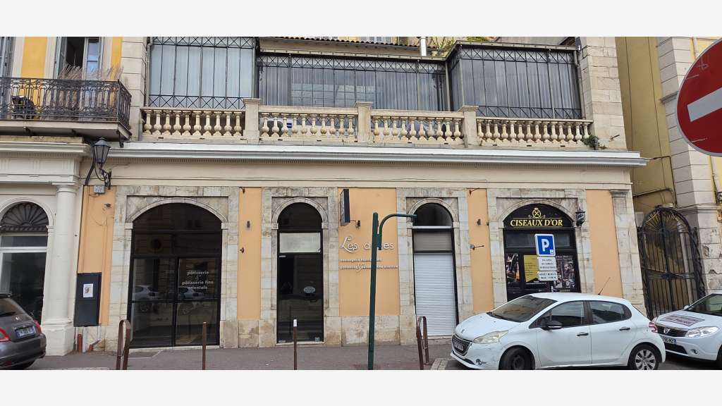 Location local 80m² + sous-sol 100m² à Grasse